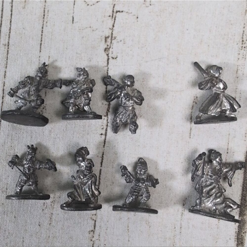 Lot Of 8 Metal Fantasy RPG Mini Figures
